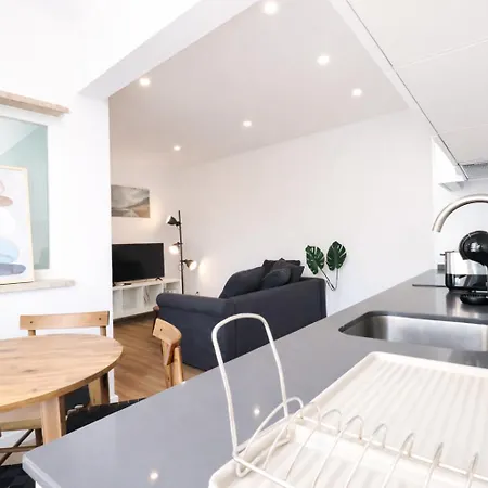2 Bedroom Flat With Ac And Elevator * Lisbon