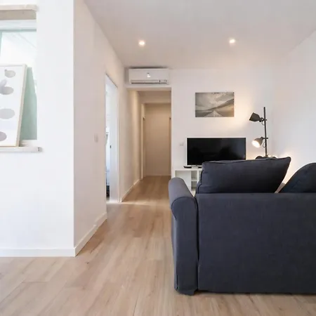 2 Bedroom Flat With Ac And Elevator Lisbon
