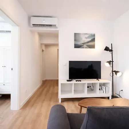 Apartment 2 Bedroom Flat With Ac And Elevator