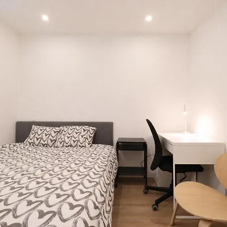Apartment 2 Bedroom Flat With Ac And Elevator *