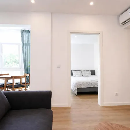 2 Bedroom Flat With Ac And Elevator Apartment Lisbon